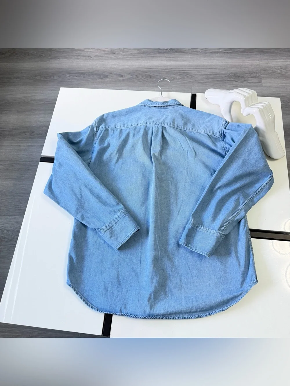 ✨ J.Crew Garçon Classic Fit Light Wash Denim Shirt – Size 6 ✨